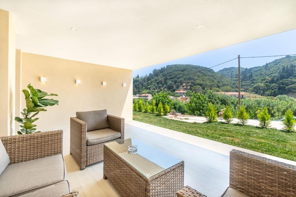 Villa Vasillis-Heated Swimming Pool With Infinity View Vitaládes Buitenkant foto